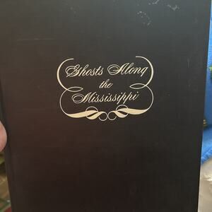 Ghosts Along the Mississippi: The Magic of the Old Houses of Louisiana, Loughlin